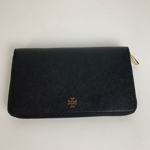 New Tory Burch Robinson Zip Around Phone Wallet